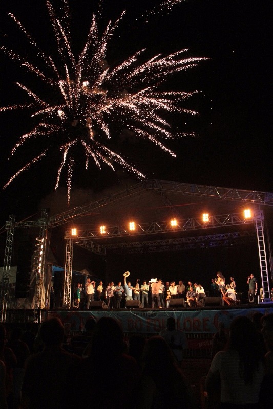 Com público de 5 mil, abertura oficial da 29ª Festa do Folclore é marcada por homenagens Sem a iniciativa do senhor Lopão nada disso estaria acontecendo (Foto/Assessoria)