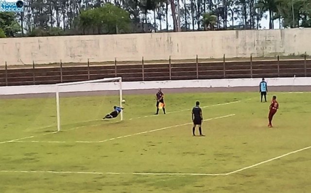 Times de MS terminam torneio de futebol de base entre os primeiros colocados Na decisão de pênaltis, Escolinha do Professor Ercílio ficou na segunda colocação (Foto: Marcos Donzeli/Nova Notícias)