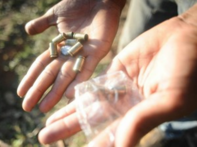 Índios  dizem que encontraram munições calibre
9 mm no local. (Foto: Reprodução/TV Morena)