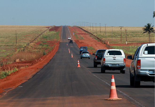 Rodovia MS-430, com trechos já pavimentados e em obras (Fotos: Rachid Waqued)
