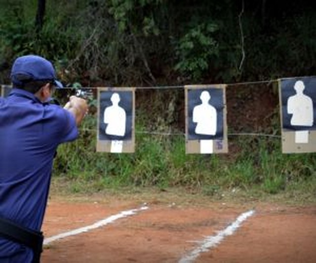 Custos para adquirir licença e arma de fogo partem de R$ 4 mil Presidente Bolsonaro deve publicar novo decreto sobre porte de armas nesta semana - Foto: Valdenir Rezende/Correio do Estado