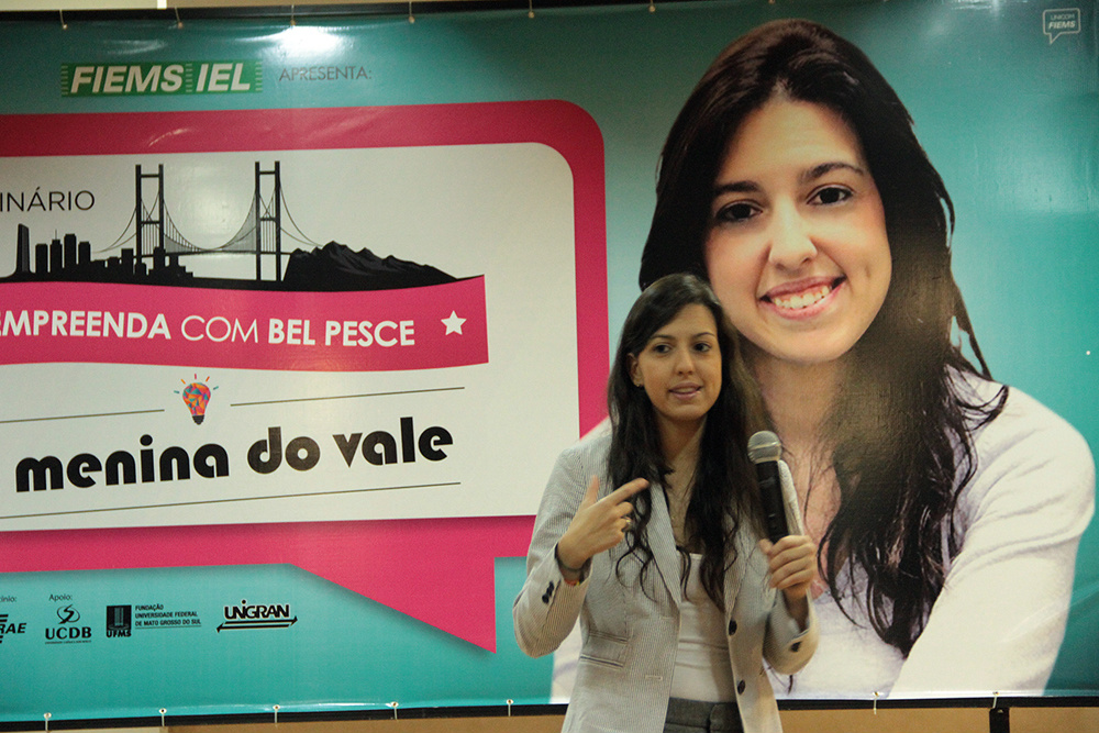 empreendedora Bel Pesce encerrou, na noite de ontem (08/05), no anfiteatro da UFMS, em Três Lagoas (MS), o ciclo de palestras promovido pelo IEL com patrocínio do Sebrae. (Foto: Assessoria)