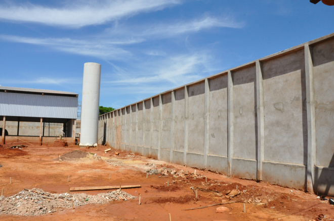 Prefeita e vice-governadora visitam obras da UNEI As obras estão de acordo com o Estatuto da Criança e do Adolescente (ECA) e poderá abrigar em média até 93 jovens (Foto: Divulgação/Assecom)