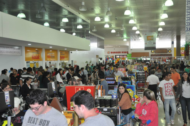 Turistas de Mato Grosso do Sul e de outras regiões do país aproveitaram o feriadão e a promoção do Shopping China para fazer suas compras (Fotos: Assessoria de Imprensa) 