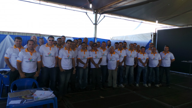 Em menos de 4 horas, 50% do loteamento Real Park são vendidos Um grande e eficiente equipe de atendimento vieram de Jaboticabal (SP) para receber os clientes (Foto: Ricardo Ojeda)