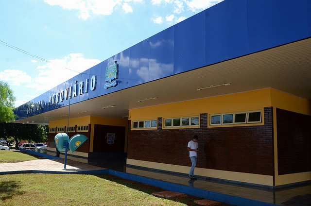 Em Costa Rica, Moka inaugura obras e interage com alunos de informática Através de emendas do Senador, o município contempla a reforma da Rodoviária (foto: Divulgação)