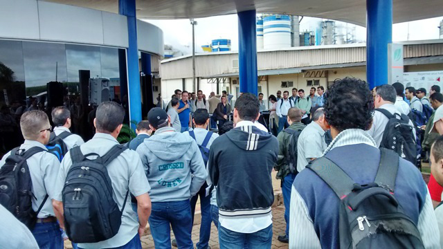 Trabalhadores participam de pauta de reivindicação salarial 2015.
(Foto: 7even)