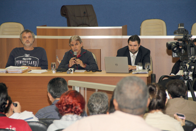 O vereador e presidente da Câmara de Três Lagoas Jorginho do Gás (centro) estava acompanhado pelo diretor geral André Ribeiro e o assessor jurídico Tiago Vinícius Rufino Martinho, ambos da Câmara. (Foto: Assessoria)