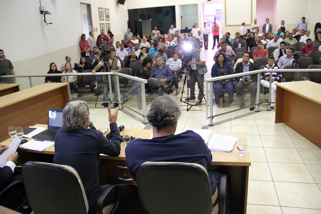 A imprensa e a população três-lagoense participou da coletiva de imprensa para esclarecimentos. (Foto: Assessoria)