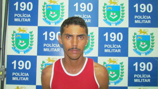 Barbosa confessou que praticava tráfico de drogas pelo bairro (Foto: Divulgação)