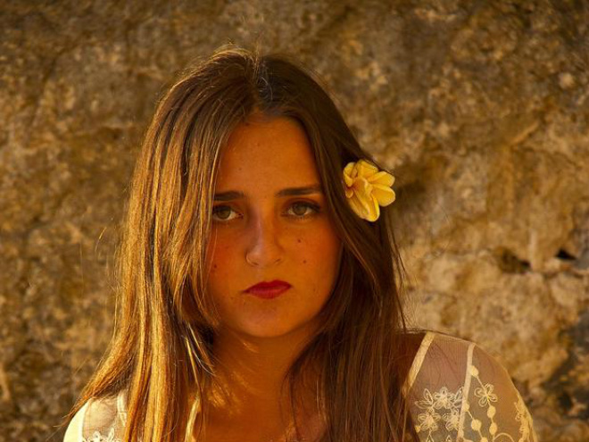 Brasileira de 20 anos leiloa virgindade pela internet A jovem Catarina deve perder a virgindade dez dias após o encerramento do leilão que acontece no dia 15 de outubro (Fotos: Site Virgins)