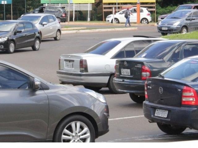 Contribuintes tem até segunda-feira para quitar penúltima parcela do IPVA Detran-MS recomendou emissão antecipada do licenciamento que vence dia 30 de abril (Foto: Chico Ribeiro/Subcom MS)