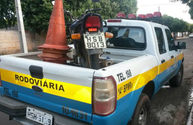 Polícia Militar Rodoviária encontra moto abandonada em rodovia Segundo a PMR, a moto não possui registro de furto (Foto: PMR)