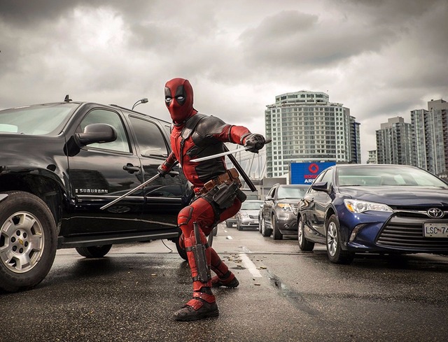 Dublê morre em acidente de moto nas gravações de 'Deadpool 2' Ryan Reynolds em cena de 'Deadpool' (Foto: Divulgação)