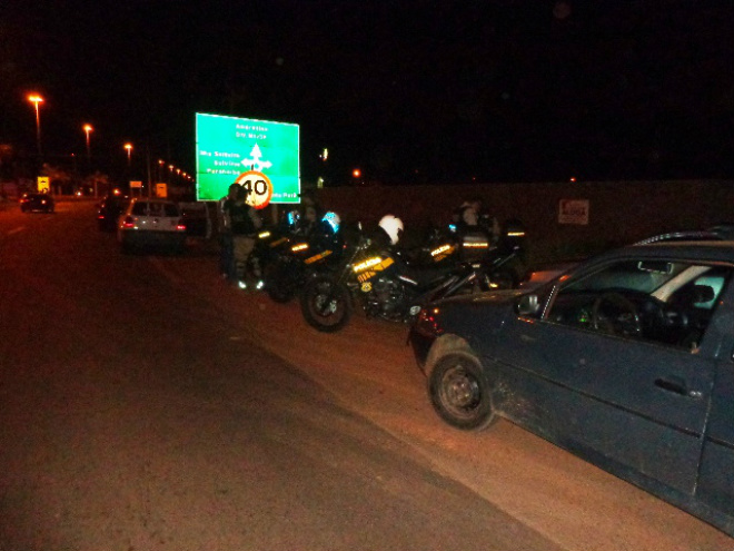 PRF de Três Lagoas fecha o cerco contra motoristas alcoolizados Fiscalização da Polícia Rodoviária Federal começou às 21 horas do sábado e só terminou no início da madrugada de segunda-feira (Foto: Divulgação)