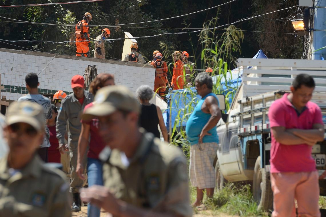Número de mortos em desabamento de prédios no Rio sobe para 20 Tânia Rêgo/Agência Brasil