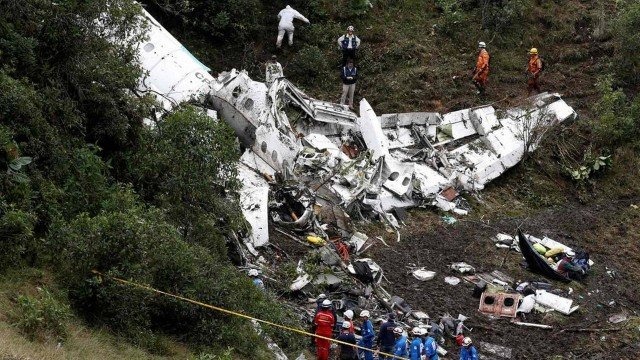 Voo da Chape teve sinais de emergência 40 minutos antes de cair, e tripulação nada fez Tragédia com avião do time de futebol Chapecoense Foto: Jaime Saldarriaga