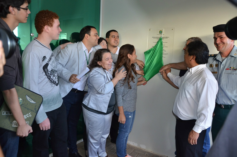 O vice-prefeito de Três Lagoas, Luiz Akira (DEM) participou na tarde da última segunda-feira (11) do descerramento oficial da placa de inauguração do IFMS  campus Três Lagoas. (Foto: Assessoria)