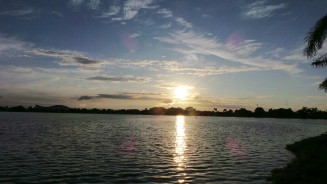 Sexta-feira com altas temperaturas e algumas nuvens em Três Lagoas O nascer do sol em Três Lagoas, foi registrado às 5h36 e o por do sol é previsto para às 17h19. (Foto: Ricardo Ojeda)
