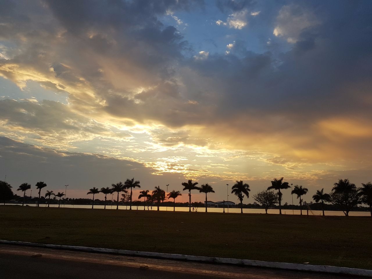 Meteorologia prevê pancadas de chuva nesta terça (15) em Três Lagoas Sensação térmica registrada nas primeiras horas foi de 18ºC. Dia começou parcialmente nublado em Três Lagoas. (Foto: Ricardo Ojeda/ Perfil News).