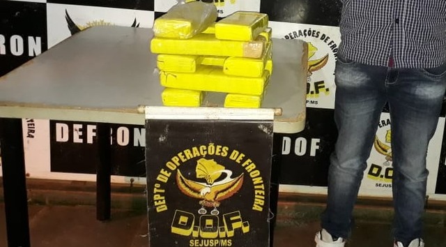 DOF apreende cerca de 7kg de droga sendo trasportados em ônibus