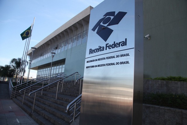 Receita Federal exclui 521 mil empresas devedoras do Simples Nacional Crédito: Miriam Zomer/Agência AL