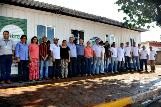 As duas salas de aula móveis estão instaladas no centro da cidade, em frente ao calçadão municipal (Foto: Divulgação/Assecom)