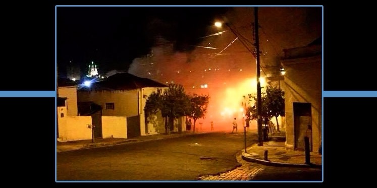 Vizinhos acionaram o Corpo de Bombeiros após verem que o imóvel estava em chamas