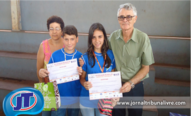 O resultado foi três medalhas de prata e uma de bronze, sendo que por um décimo um dos estudantes não conseguiu a medalha de ouro (Foto: Jornal Tribuna Livre)