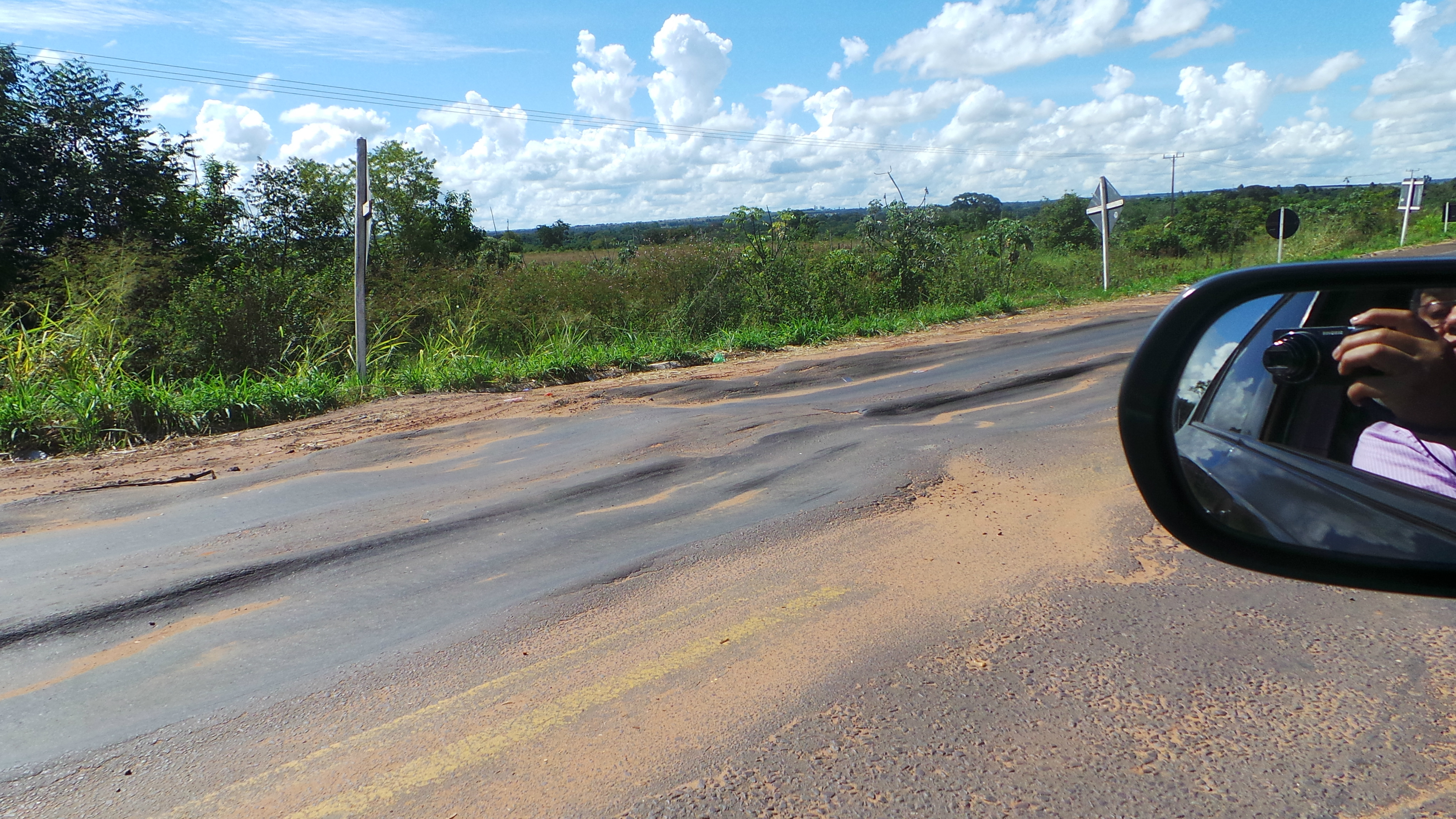Angelo Guerreiro alerta sobre buracos na pista da BR-262 Situação atual de alguns trechos da BR-262. (Foto: Ricardo Ojeda)
