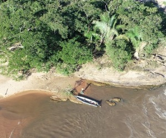 Polícia usa drone para localizar autor de pesca predatória no rio Taquari Imagens de drone mostram homem pescando em local proibido. - Foto: Divulgação