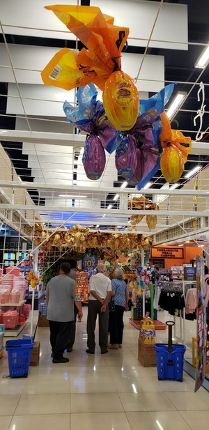 Três-Lagoenses vão às compras e Ovos de Páscoa começam a desaparecer dos mercados Na Havan as colmeias já estão ficando vazias. Foto: Ricardo Ojeda