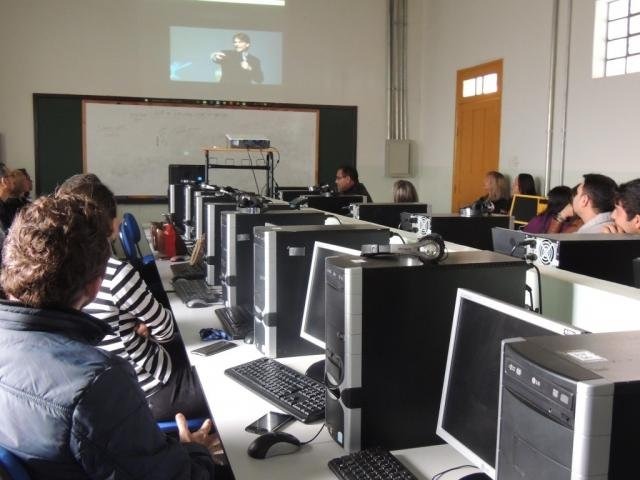 Para economizar, Governo extingue cargo de professor para por técnicos no lugar Anuncio pegou de surpresa mais de 200 professores, que aguardavam ser chamados neste início de ano. (Foto: Divulgação/SED)