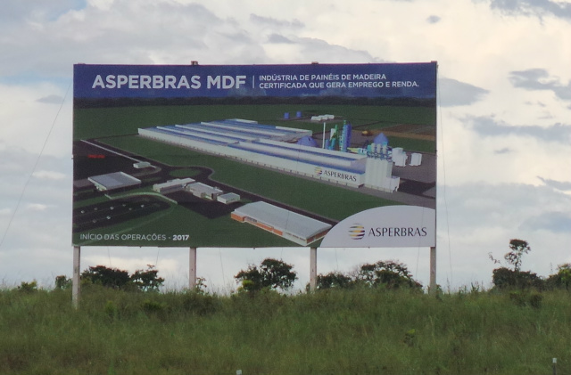Painel com a maquete da Asperbras que será construída em Água Clara, com inicio de obras prevista para o primeiro semestre deste  ano (Foto: Ricardo Ojeda)