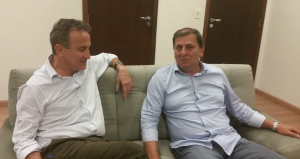 O prefeito de Água Clara, Silas José esteve na semana passada em Campo Grande reunido com o chefe da Casa Civil, Sérgio de Paula solicitando apoio na agilização da licença ambiental autorizando o início da construção da fábrica de MDF  (Foto: Ricardo Ojeda)