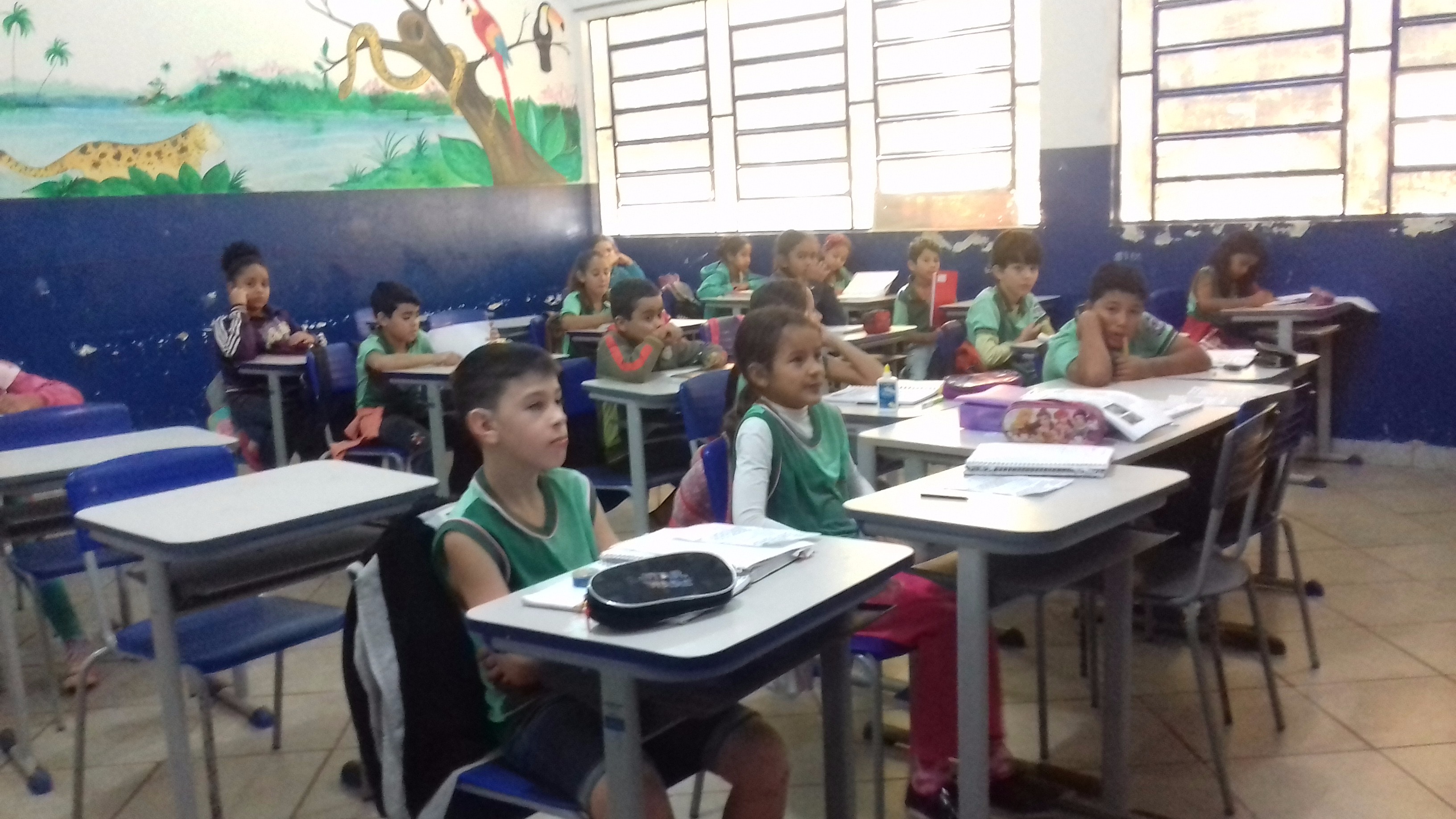 Estudantes recebem esclarecimentos sobre a importância da vacina contra HPV e Meningite Após a conscientização, os profissionais de saúde realizaram as vacinações nos estudantes (Foto/Assessoria)