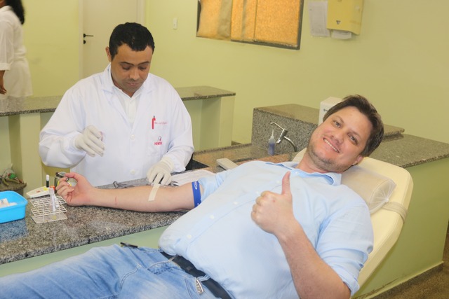 Vereador André Bittencourt participa da campanha de doação de sangue O vereador André Bittencourt, foi um dos voluntários que participou da campanha (Foto: Assessoria)
