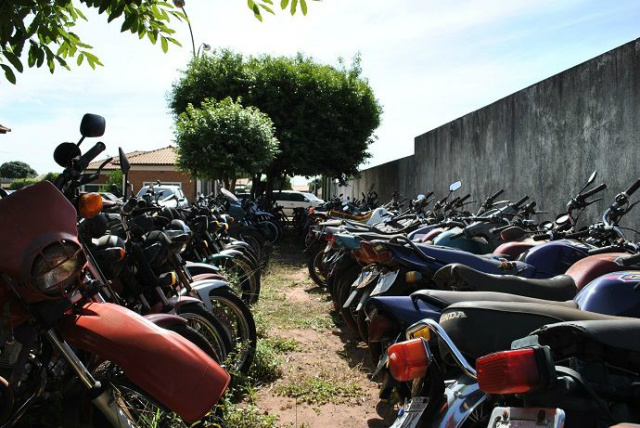 Motocicletas no pátio do Detran de Nova Andradina (foto: Jornal Nova)