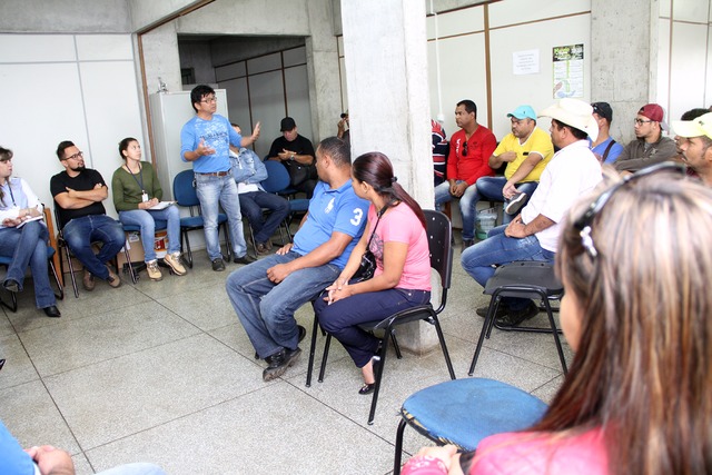 A reunião contou com os fiscais da SEMEA e da SEDECT juntamente com os donos de bares (Foto/Assessoria)