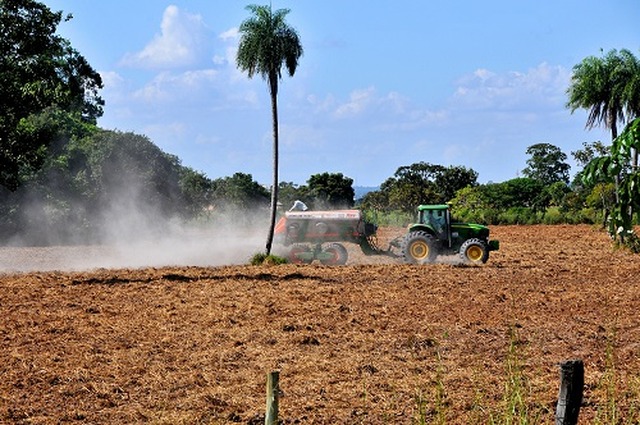 Busca por crédito rural cresce 16% em MS e supera R$ 6,8 bilhões Maior parte da quantia liberada aos produtores rurais pelas instituições financeiras foi para viabilizar custeio da safra - Foto: Valdenir Rezende / Correio do Estado