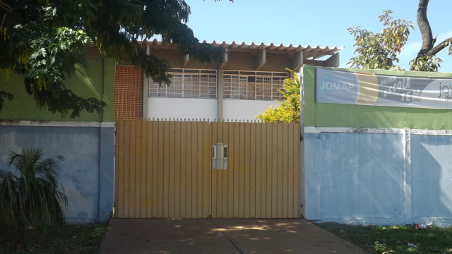 Paralisação na rede estadual deixa mais de 10 mil alunos sem aula A paralisação atingiu as 12 escolas de Três Lagoas; alguns funcionários continuaram trabalhando. (Foto: Fábio Jorge)