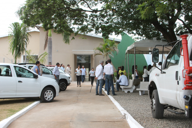 Os veículos ficaram expostos no local da cerimônia de entrega. (Foto: Ricardo Ojeda) 