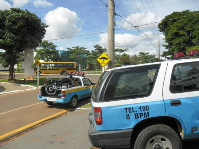 Uma das motos foi encontrada em uma casa no bairro Parque do Bosque. (Foto: Divulgação PM)