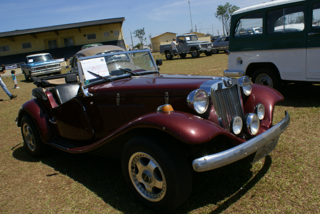 Encontro de Carros Antigos contou com a presença de 10 mil pessoas neste domingo (23). (Fotos: Álvaro Ojeda)