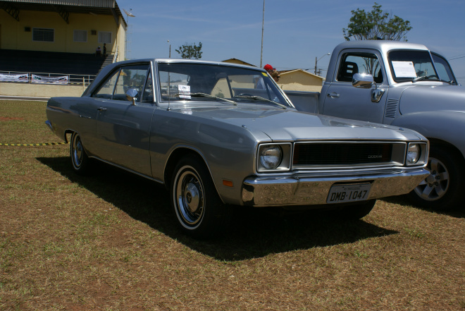 O Dodge, do ano de 77, foi passado de pai para filho e continua original.