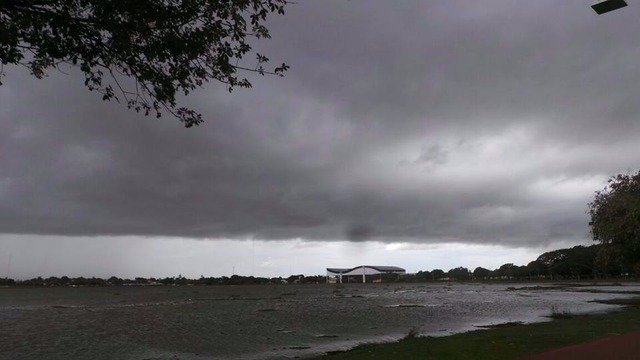 Chuva cancela metade dos voos em Três Lagoas Quinta-feira foi marcada por diversas pancadas de chuva que caíram na cidade (Foto/ Ricardo Ojeda)