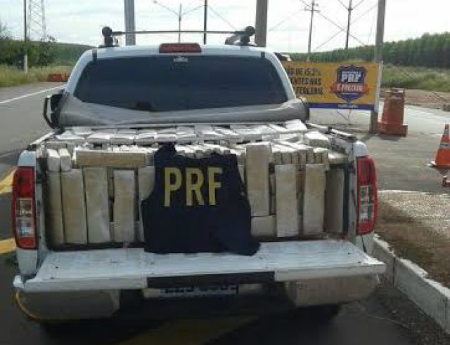 Após perseguição, PRF apreende caminhonete com mais de 1 tonelada de droga A caminhonete fazia o trajeto Campo Grande a Três Lagoas. (foto: PRF)