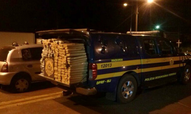 Traficante capota veículo com 246 quilos de maconha A droga seria levada para Goiânia (GO) (Foto: Divulgação)