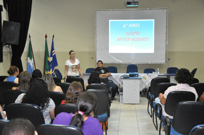 Em suas apresentações, os professores mostraram os registros da prática pedagógica por meio de pesquisas no dicionário, produção de texto e a leitura (Foto: Divulgação/Assecom)