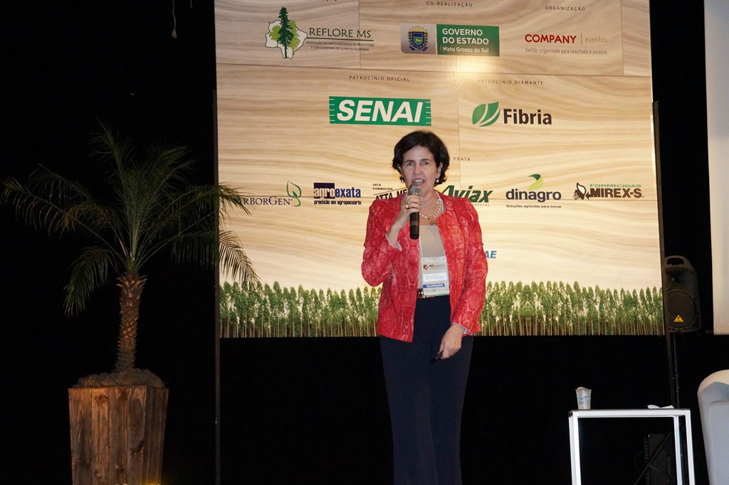 Marcia Moura comemora novos investimentos na produção de celulose em Três Lagoas Recentemente, Marcia Moura participou do MS Florestal, em Campo Grande, onde falou das potencialidades do Município na área da celulose e eucalipto. (Foto: Arquivo/Assessoria)